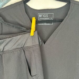 FIGS Black Scrub Set XL